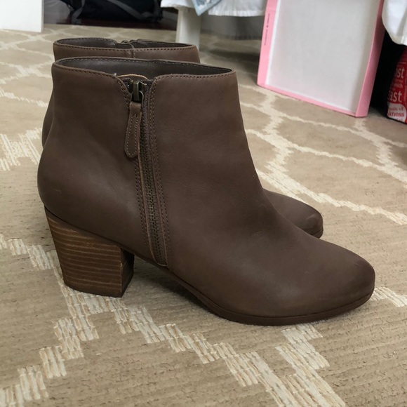WRN 1x Taupe side zip booties, 2 in heels; size 10 - Picture 3 of 5